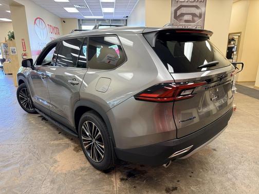 Heavy Metal 2026 Toyota Highlander Hybrid Base