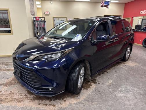 2025 Toyota Sienna XLE
