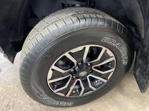 Midnight Black Metallic 2022 Toyota Tacoma TRD Sport