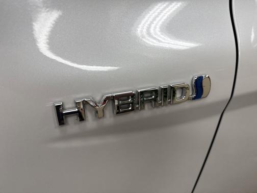 2020 Toyota Camry Hybrid XLE
