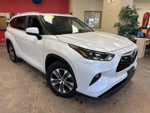 2023 Toyota Highlander XLE