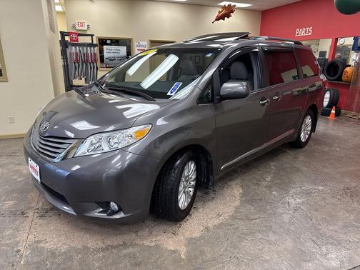 2017 Toyota Sienna XLE