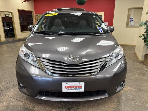 2017 Toyota Sienna XLE