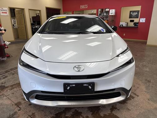 2025 Toyota Prius Plug-In Hybrid SE