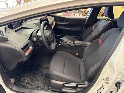 2025 Toyota Prius Plug-In Hybrid SE