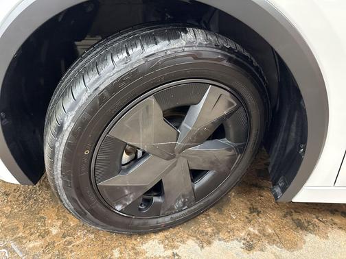 2025 Toyota Prius Plug-In Hybrid SE