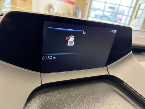 2025 Toyota Prius Plug-In Hybrid SE