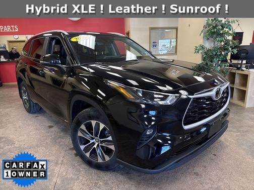 Midnight Black Metallic 2026 Toyota Highlander Hybrid XLE