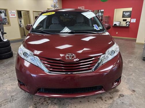 2016 Toyota Sienna LE