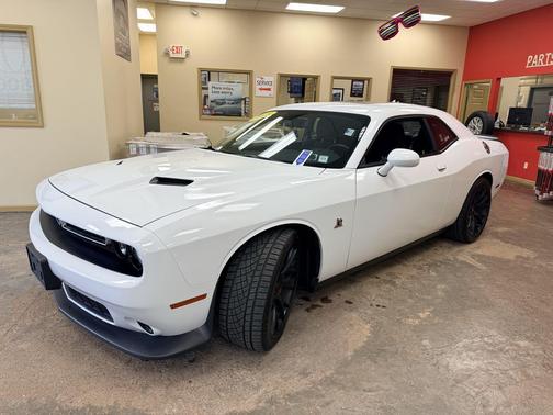 White Knuckle Clearcoat 2018 Dodge Challenger R/T Scat Pack