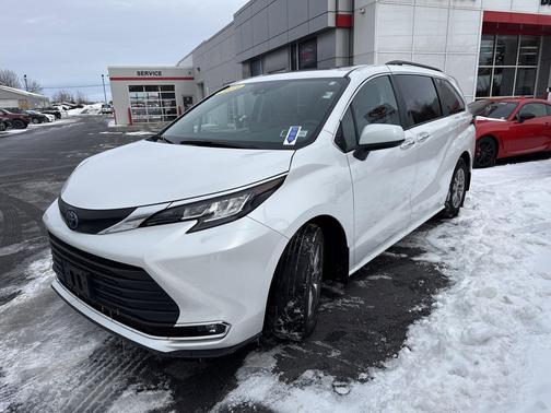 2023 Toyota Sienna XLE