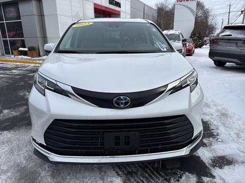 2023 Toyota Sienna XLE