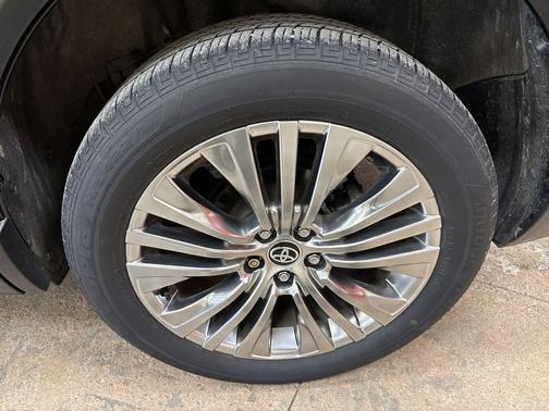 Celestial Black 2024 Toyota Venza XLE