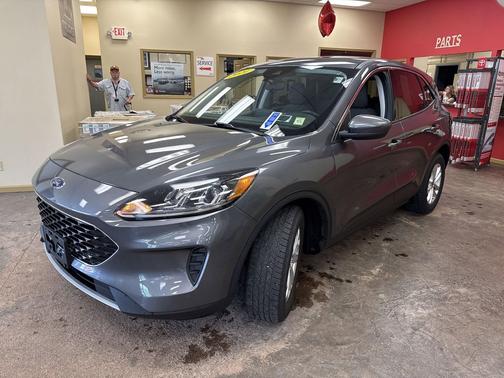 Carbonized Gray Metallic 2021 Ford Escape SE