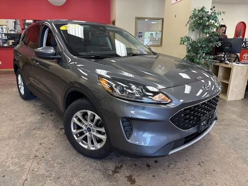 Carbonized Gray Metallic 2021 Ford Escape SE