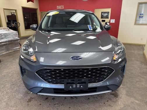 Carbonized Gray Metallic 2021 Ford Escape SE