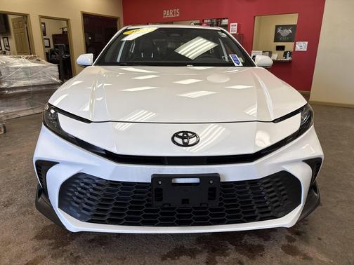 Ice Cap 2025 Toyota Camry SE