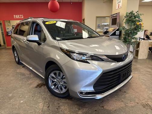 2021 Toyota Sienna XLE 7 Passenger