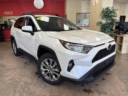 Blizzard Pearl 2021 Toyota RAV4 XLE Premium