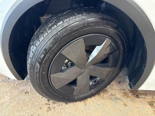 2025 Toyota Prius Plug-In Hybrid SE