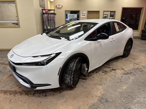 2025 Toyota Prius Plug-In Hybrid SE