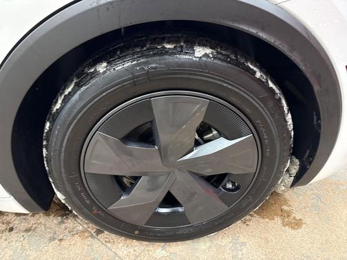 2025 Toyota Prius Plug-In Hybrid SE