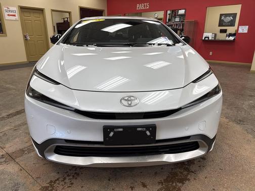 2025 Toyota Prius Plug-In Hybrid SE