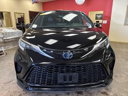 Midnight Black Metallic 2023 Toyota Sienna XSE 7 Passenger