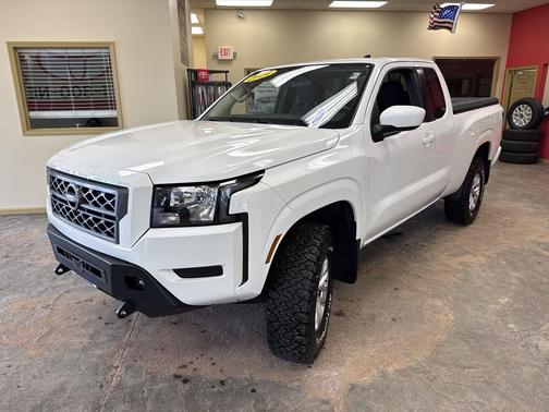 2024 Nissan Frontier SV