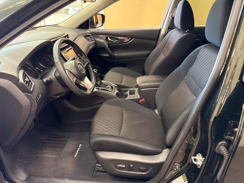 Midnight Pine Metallic 2019 Nissan Rogue SV