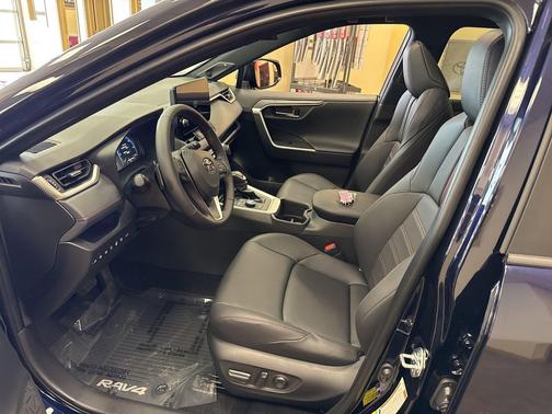 2025 Toyota RAV4 Hybrid SE