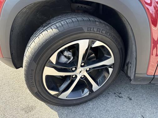 Crimson Metallic 2024 Chevrolet Trax FWD 1RS