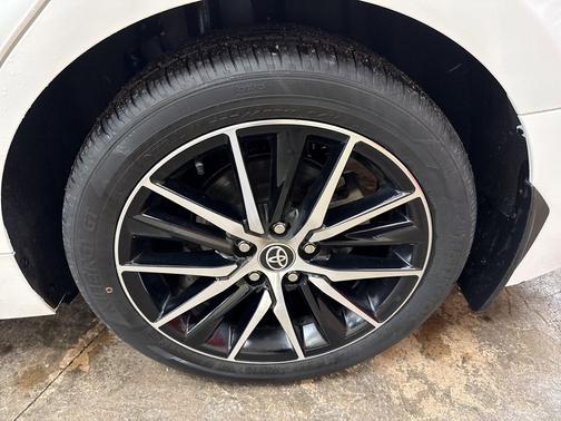 Ice Cap 2023 Toyota Camry SE