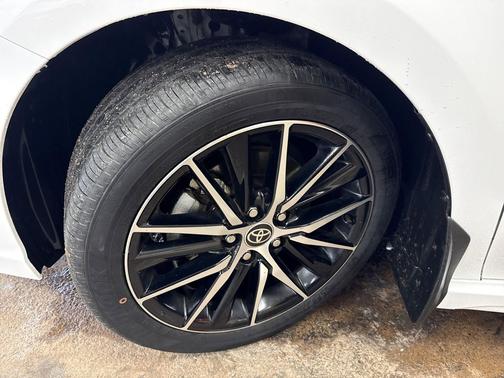 Ice Cap 2023 Toyota Camry SE