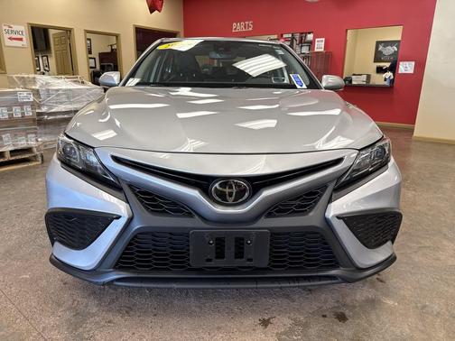 Celestial Silver Metallic 2022 Toyota Camry SE