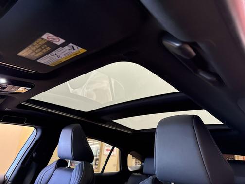 Wind Chill Pearl 2023 Toyota Venza Limited