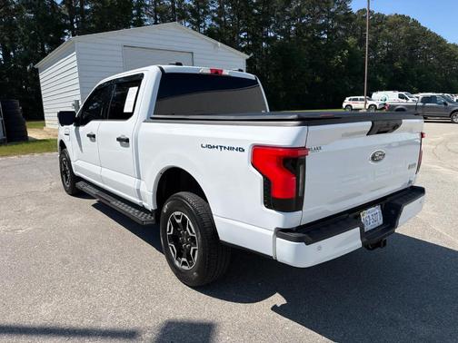 Oxford White 2023 Ford F-150 Lightning XLT