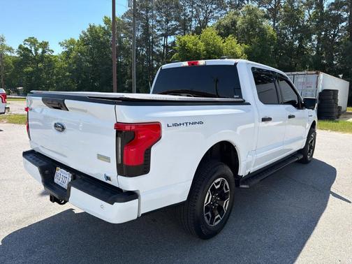 Oxford White 2023 Ford F-150 Lightning XLT