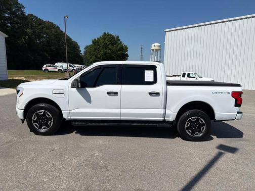 Oxford White 2023 Ford F-150 Lightning XLT