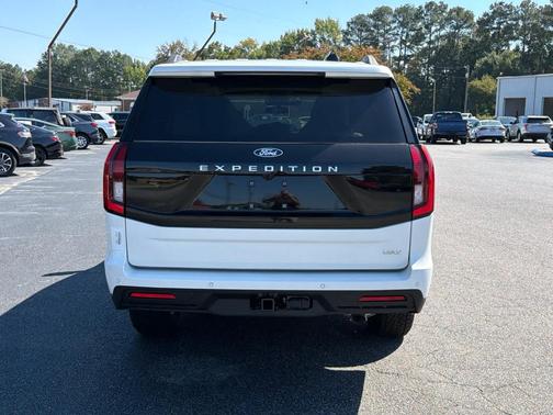 Star White 2027 Ford Expedition Max ACTIVE