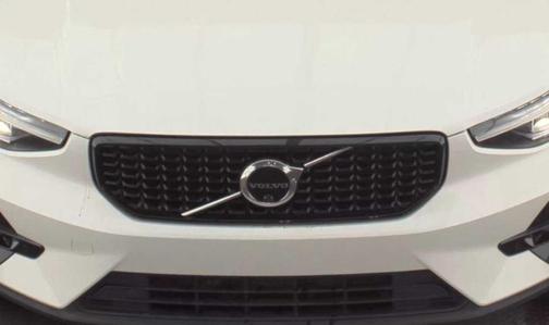 2023 Volvo XC40 B4 Ultimate Dark Theme