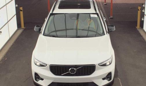 2023 Volvo XC40 B4 Ultimate Dark Theme