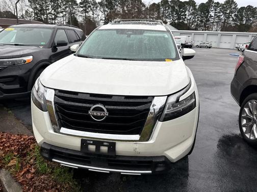 2023 Nissan Pathfinder SL