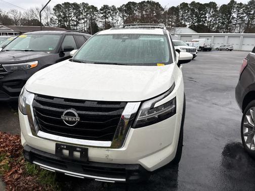 2023 Nissan Pathfinder SL