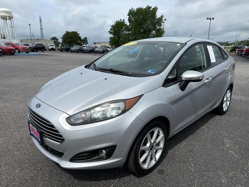 Ingot Silver Metallic 2017 Ford Fiesta SE