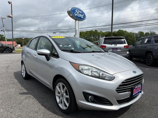 Ingot Silver Metallic 2017 Ford Fiesta SE