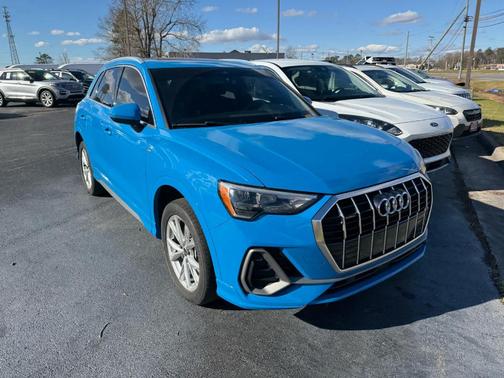 2022 Audi Q3 45 S line Premium