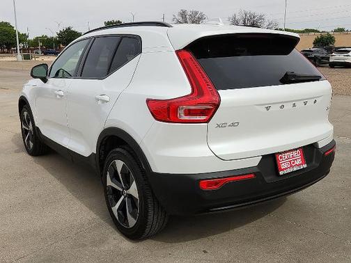 White 2023 Volvo XC40 B4 ULTIMATE DARK THEME