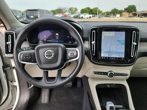 White 2023 Volvo XC40 B4 ULTIMATE DARK THEME