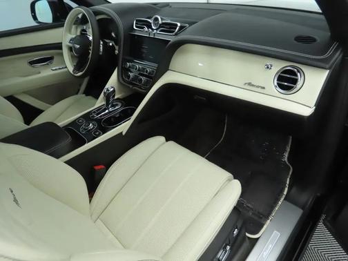 2023 Bentley Bentayga EWB Azure V8